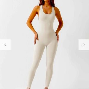 Yeoreo U-Neck One-piece Backless Jumpsuit